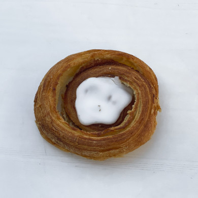 Kanelsnegl m. hvid glasur