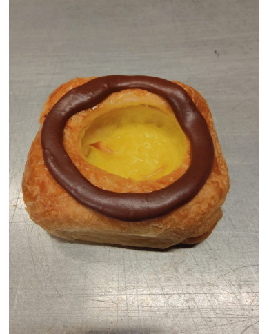 Fastelavnsbolle med creme