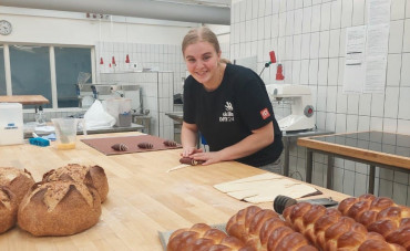 Line Munk Erikslev fra KonditorBager i Ørum skal til WorldSkills i Frankrig Line Munk Erikslev fra KonditorBager i Ørum skal til WorldSkills i Frankrig