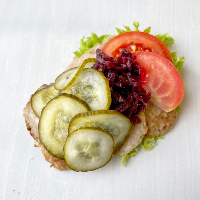 Højt belagt smørrebrød m. frikadelle - Bestilles 2 dage før