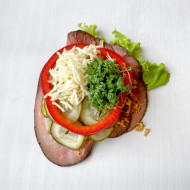 Højt belagt smørrebrød m. roastbeef - Bestilles 2 dage før